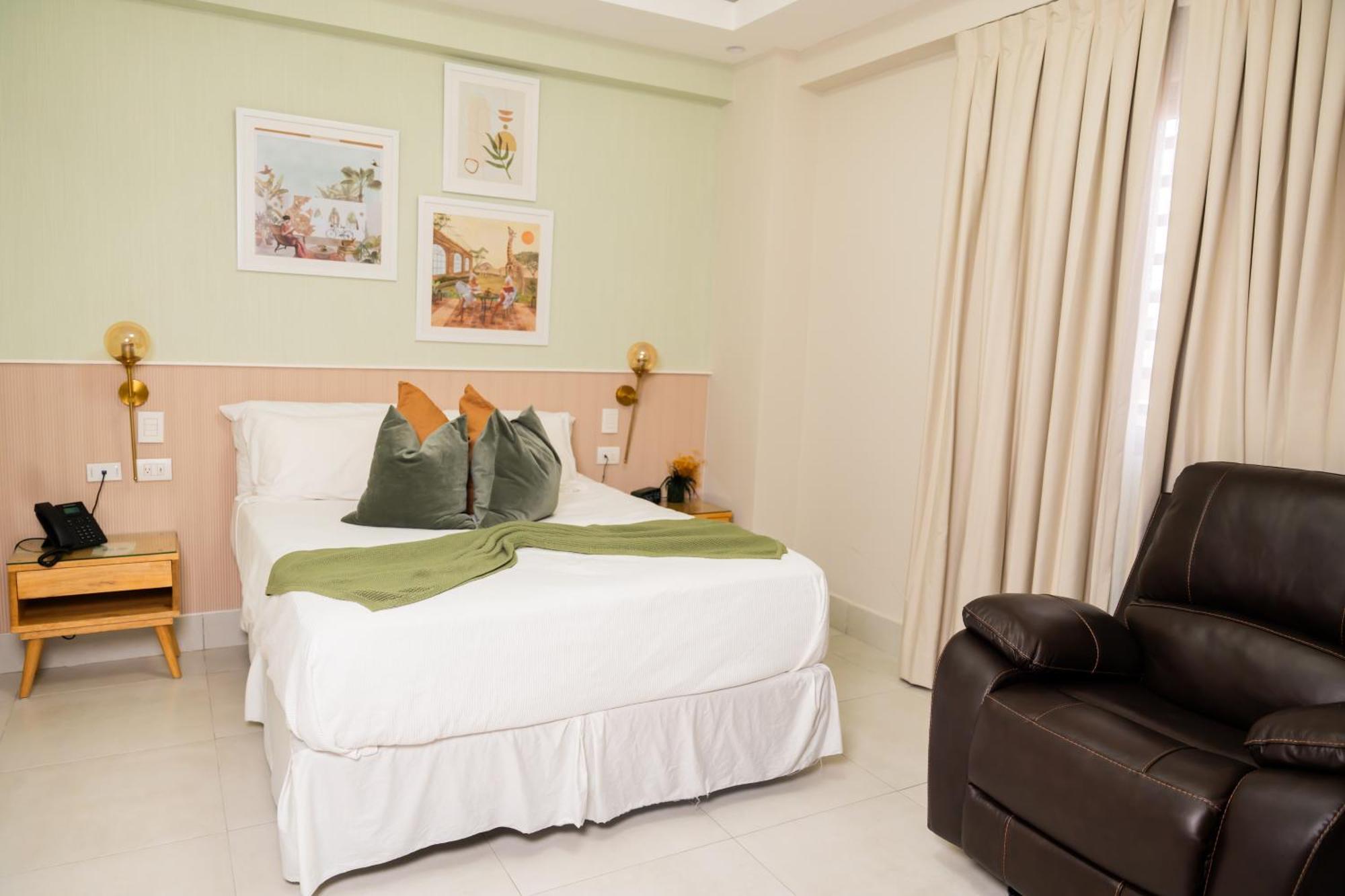 Hotel Stay Here Suites Santo Domingo Exterior foto
