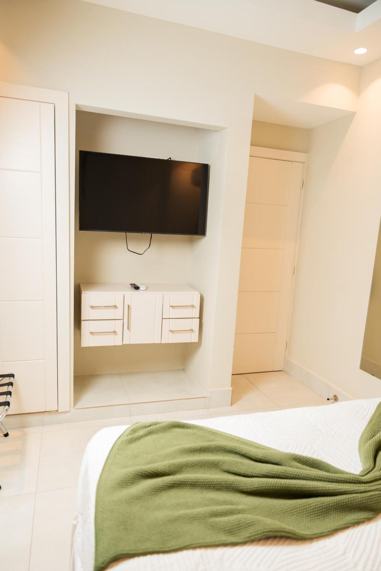 Hotel Stay Here Suites Santo Domingo Quarto foto
